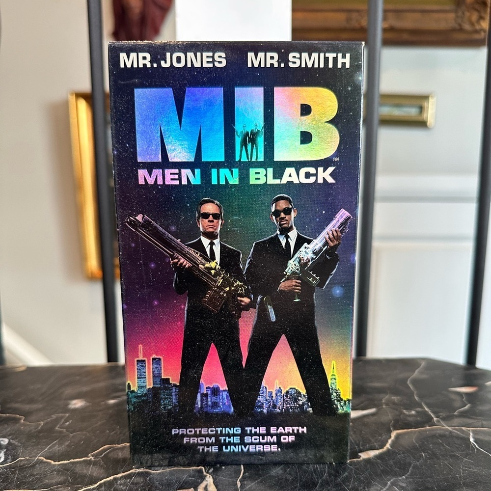 Men In Black VHS Tape 1997 MIB Will Smith Tommy Lee Jones Vintage